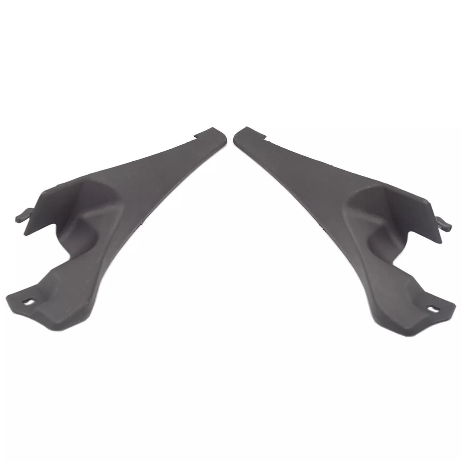 Garniture plastique sous le pare-brise