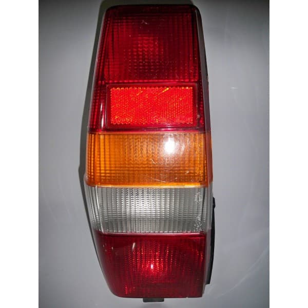 FEU ARRIERE PEUGEOT 305 BREAK DROIT